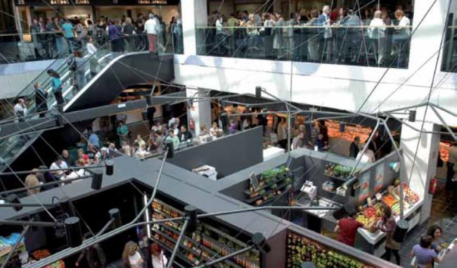 La Asociación de Comerciantes del Mercado de San Antón mejora la vigilancia IP y control de accesos con Axis